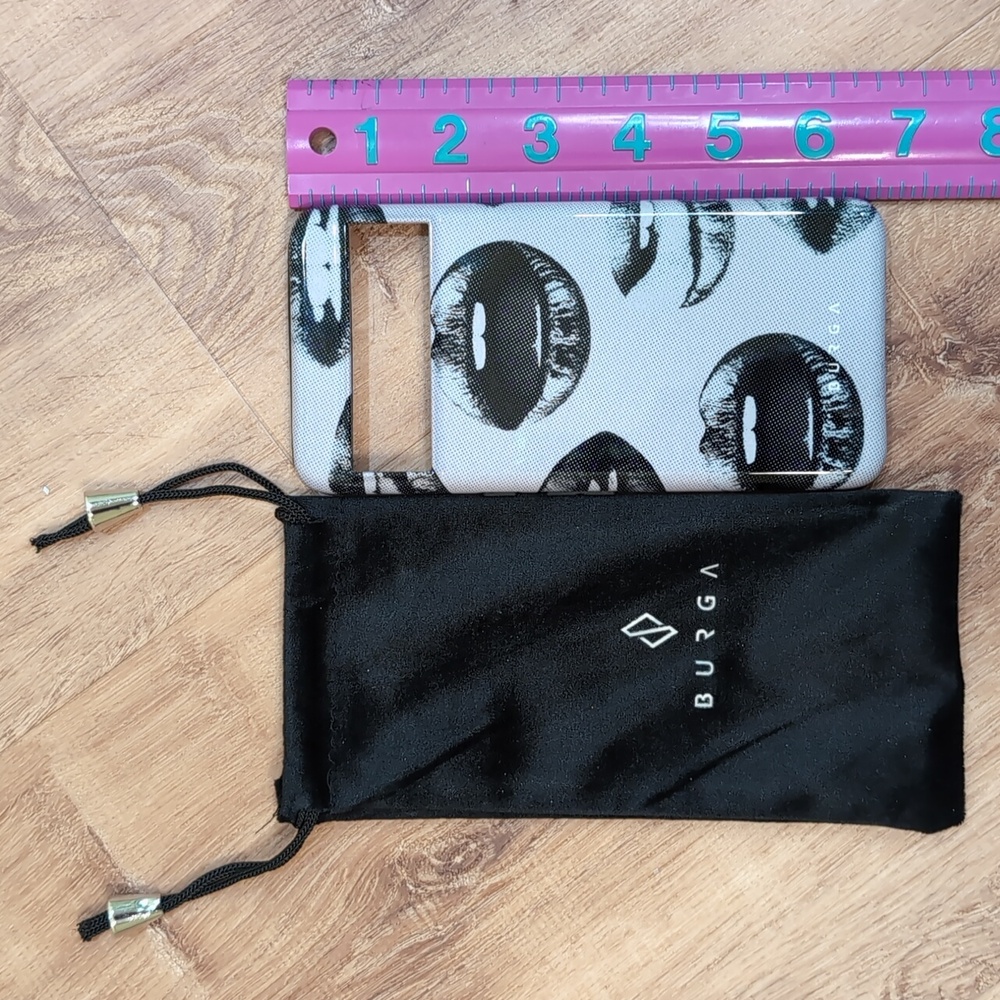 📱 Pixel 8 Pro Cell phone cover and dust bag